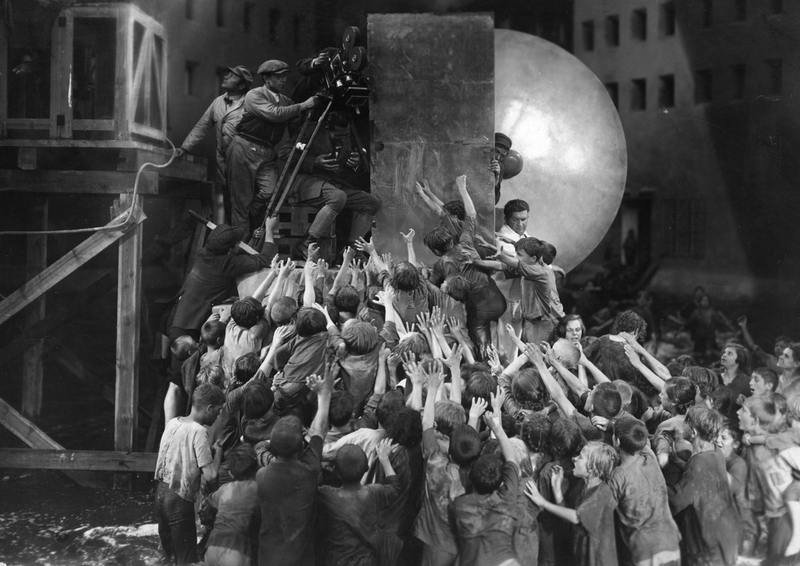 Illustration for article titled Behind the Scenes Photos of Metropolis with Robots and Stuff